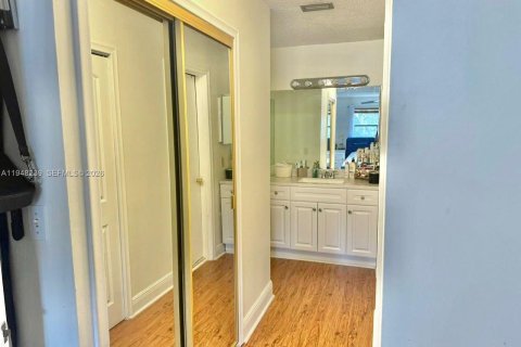 Снять в аренду таунхаус в Майами, Флорида 4 спальни, 117.34м2, № 2004539 - фото 7