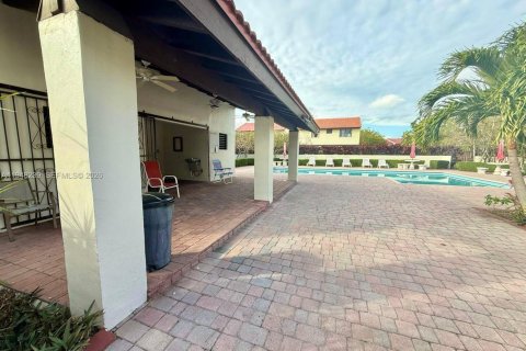 Снять в аренду таунхаус в Майами, Флорида 4 спальни, 117.34м2, № 2004539 - фото 20