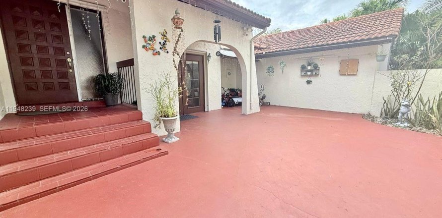 Таунхаус в Майами, Флорида 4 спальни, 117.34м2 № 2004539