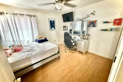 Снять в аренду таунхаус в Майами, Флорида 4 спальни, 117.34м2, № 2004539 - фото 10