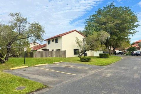 Снять в аренду таунхаус в Майами, Флорида 4 спальни, 117.34м2, № 2004539 - фото 19