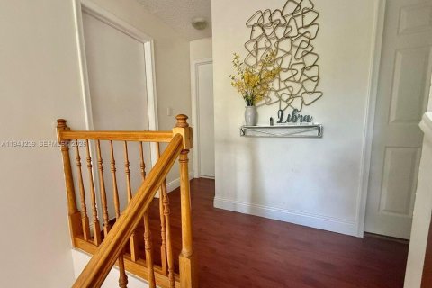 Снять в аренду таунхаус в Майами, Флорида 4 спальни, 117.34м2, № 2004539 - фото 5