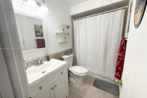 Снять в аренду таунхаус в Майами, Флорида 4 спальни, 117.34м2, № 2004539 - фото 14