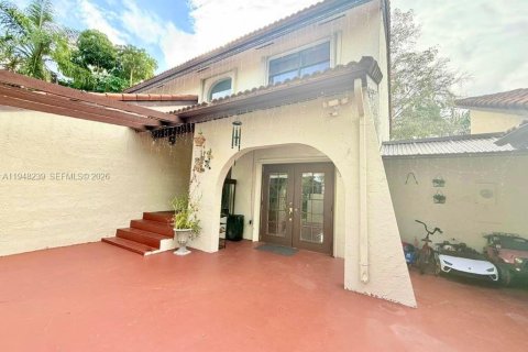 Снять в аренду таунхаус в Майами, Флорида 4 спальни, 117.34м2, № 2004539 - фото 2