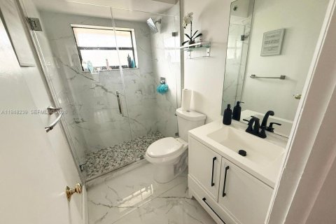 Снять в аренду таунхаус в Майами, Флорида 4 спальни, 117.34м2, № 2004539 - фото 9