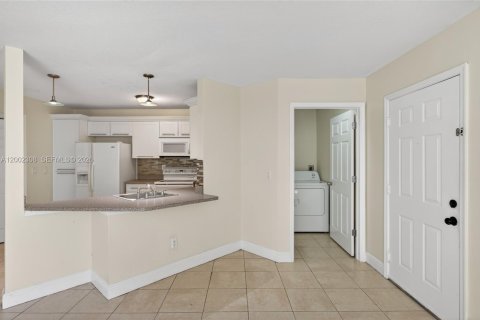 Copropriété à louer à Pompano Beach, Floride: 2 chambres, 96.15 m2 № 2067833 - photo 7