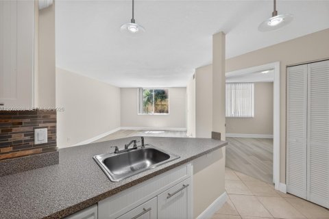 Copropriété à louer à Pompano Beach, Floride: 2 chambres, 96.15 m2 № 2067833 - photo 6