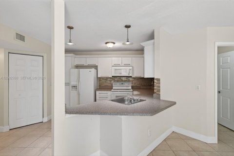 Copropriété à louer à Pompano Beach, Floride: 2 chambres, 96.15 m2 № 2067833 - photo 5