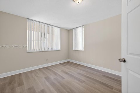 Copropriété à louer à Pompano Beach, Floride: 2 chambres, 96.15 m2 № 2067833 - photo 12