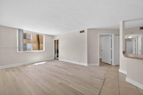 Copropriété à louer à Pompano Beach, Floride: 2 chambres, 96.15 m2 № 2067833 - photo 2