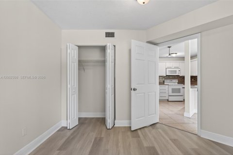 Copropriété à louer à Pompano Beach, Floride: 2 chambres, 96.15 m2 № 2067833 - photo 11