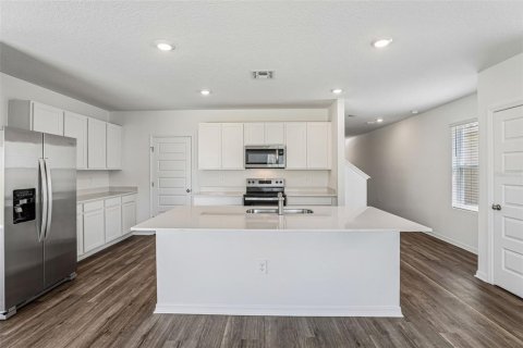 House in Haines City, Florida 4 bedrooms, 214.14 sq.m. № 2215356 - photo 8
