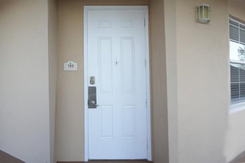 Appartement à louer à Four Corners, Floride: 3 chambres, 125.79 m2 № 1669862 - photo 3
