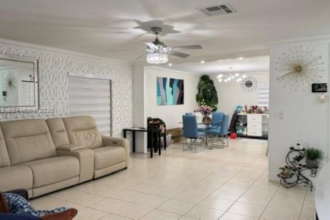 Casa en venta en Homestead, Florida, 3 dormitorios, 135.17 m2 № 2001908 - foto 5