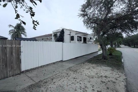Casa en venta en Homestead, Florida, 3 dormitorios, 135.17 m2 № 2001908 - foto 27