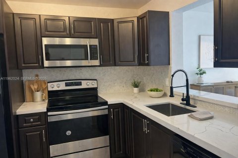 Condominio en Miramar, Florida, 2 dormitorios  № 2023708