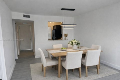 Condominio en alquiler en Miramar, Florida, 2 dormitorios, 77.29 m2 № 2023708 - foto 4