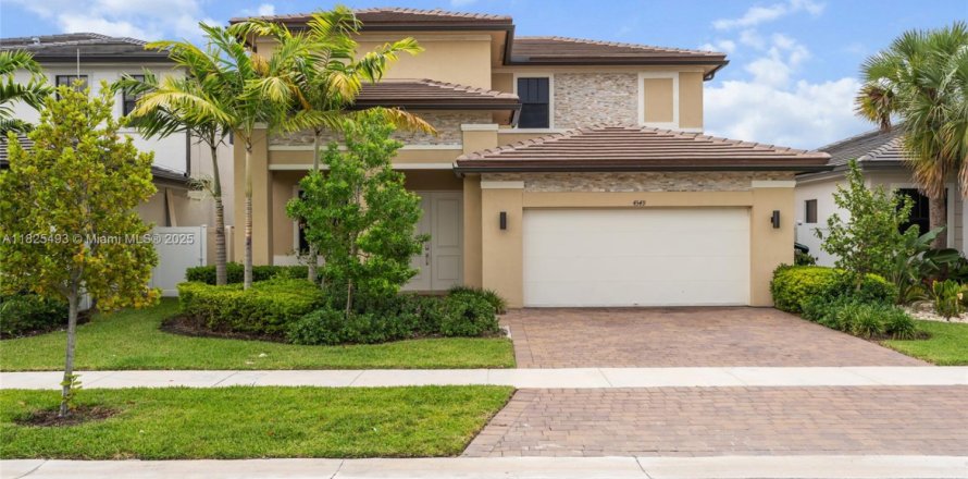Casa en Miramar, Florida 4 dormitorios, 251.21 m2 № 2087949