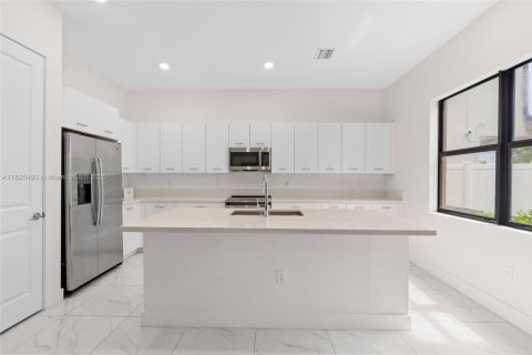 Casa en venta en Miramar, Florida, 4 dormitorios, 251.21 m2 № 2087949 - foto 11