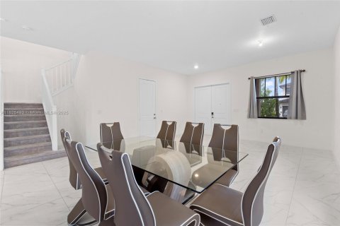 Casa en venta en Miramar, Florida, 4 dormitorios, 251.21 m2 № 2087949 - foto 9
