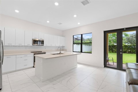 Casa en venta en Miramar, Florida, 4 dormitorios, 251.21 m2 № 2087949 - foto 10