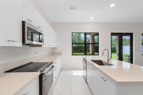 Casa en venta en Miramar, Florida, 4 dormitorios, 251.21 m2 № 2087949 - foto 14
