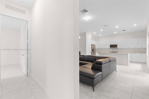 Casa en venta en Miramar, Florida, 4 dormitorios, 251.21 m2 № 2087949 - foto 24