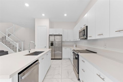 Casa en venta en Miramar, Florida, 4 dormitorios, 251.21 m2 № 2087949 - foto 13