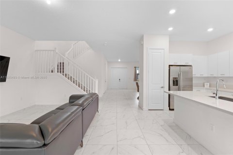 Casa en venta en Miramar, Florida, 4 dormitorios, 251.21 m2 № 2087949 - foto 27