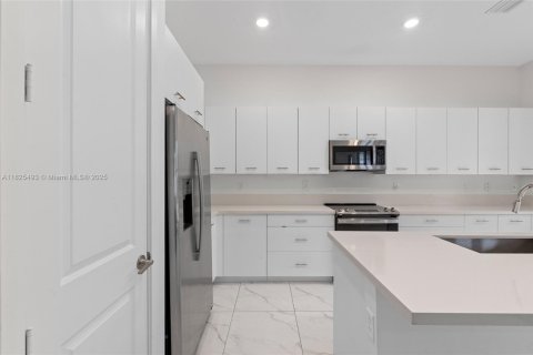 Casa en venta en Miramar, Florida, 4 dormitorios, 251.21 m2 № 2087949 - foto 15