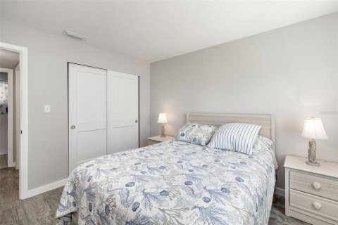 Condo in Bradenton, Florida, 2 bedrooms  № 1654645 - photo 4