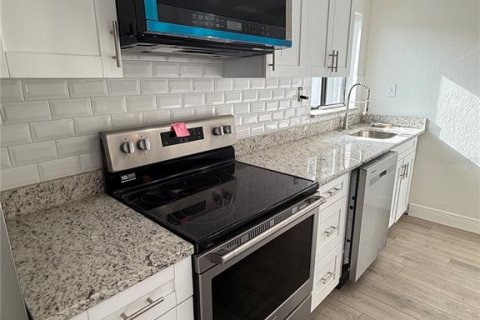 Villa ou maison à vendre à Tampa, Floride: 3 chambres, 72.46 m2 № 2399336 - photo 6