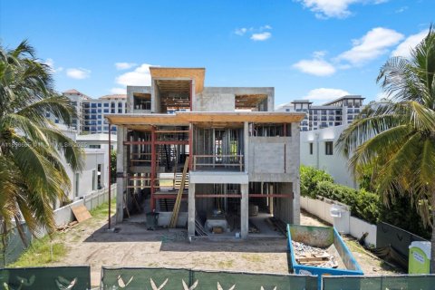 House in Boca Raton, Florida 5 bedrooms, 554.53 sq.m. № 1882226 - photo 1