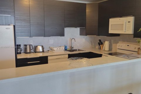 Condo in Sunny Isles Beach, Florida, 1 bedroom  № 1887421 - photo 13
