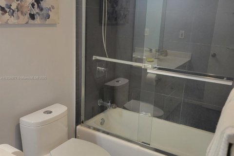 Condo in Sunny Isles Beach, Florida, 1 bedroom  № 1887421 - photo 19