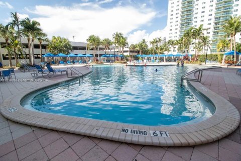 Condo in Sunny Isles Beach, Florida, 1 bedroom  № 1887421 - photo 6