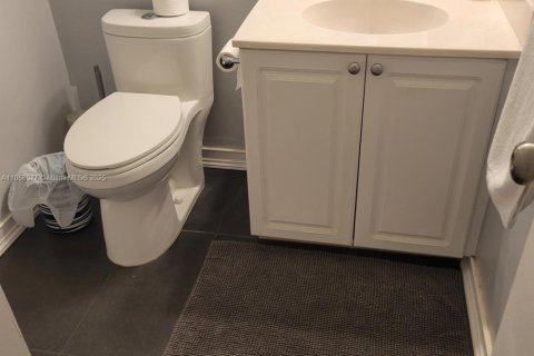Condo in Sunny Isles Beach, Florida, 1 bedroom  № 1887421 - photo 17
