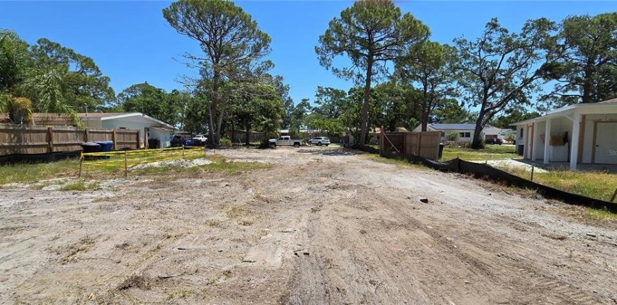 Terreno en Saint Petersburg, Florida № 1677363