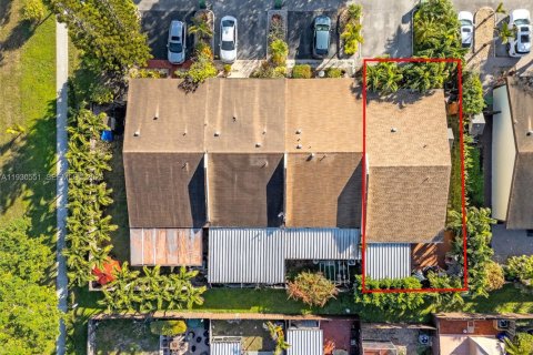 Купить виллу или дом в Пемброк-Пайнс, Флорида 2 спальни, 111.11м2, № 1990417 - фото 28