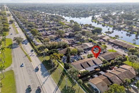 Купить виллу или дом в Пемброк-Пайнс, Флорида 2 спальни, 111.11м2, № 1990417 - фото 27