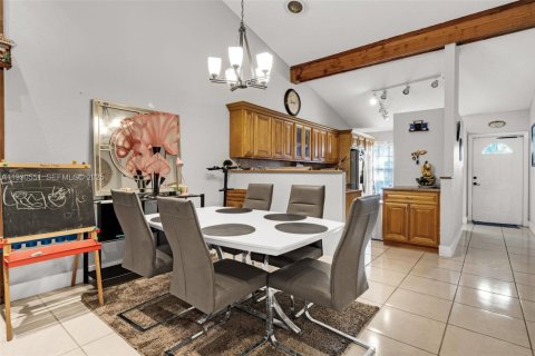 Купить виллу или дом в Пемброк-Пайнс, Флорида 2 спальни, 111.11м2, № 1990417 - фото 7