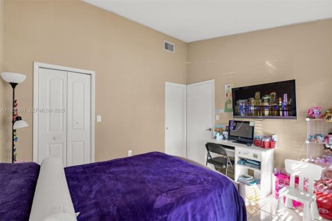 Купить виллу или дом в Пемброк-Пайнс, Флорида 2 спальни, 111.11м2, № 1990417 - фото 12