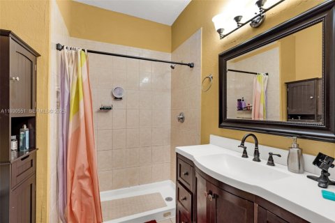 Купить виллу или дом в Пемброк-Пайнс, Флорида 2 спальни, 111.11м2, № 1990417 - фото 18