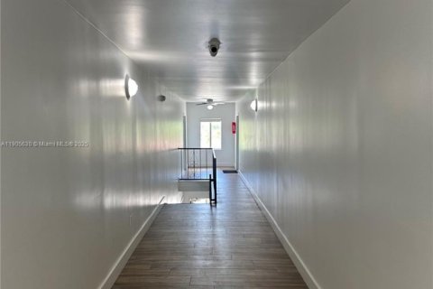 Снять в аренду виллу или дом в Майами, Флорида 1 спальня, 520.25м2, № 1963738 - фото 15