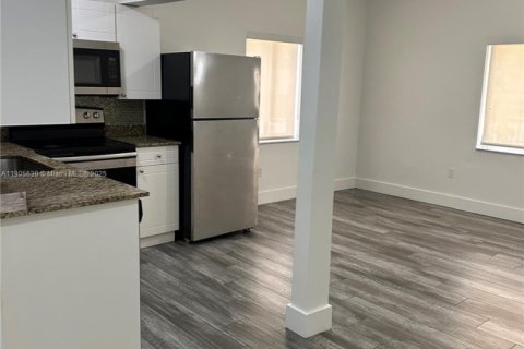 Снять в аренду виллу или дом в Майами, Флорида 1 спальня, 520.25м2, № 1963738 - фото 4