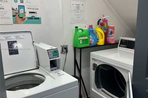 Снять в аренду виллу или дом в Майами, Флорида 1 спальня, 520.25м2, № 1963738 - фото 16