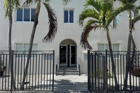 Снять в аренду виллу или дом в Майами, Флорида 1 спальня, 520.25м2, № 1963738 - фото 14