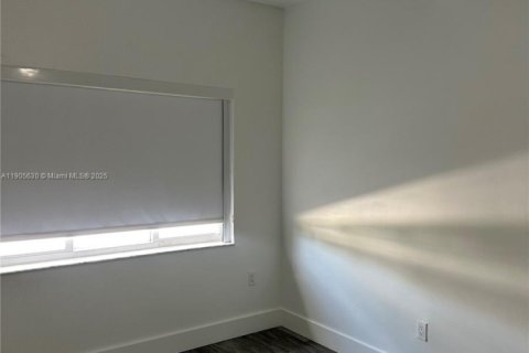 Снять в аренду виллу или дом в Майами, Флорида 1 спальня, 520.25м2, № 1963738 - фото 9