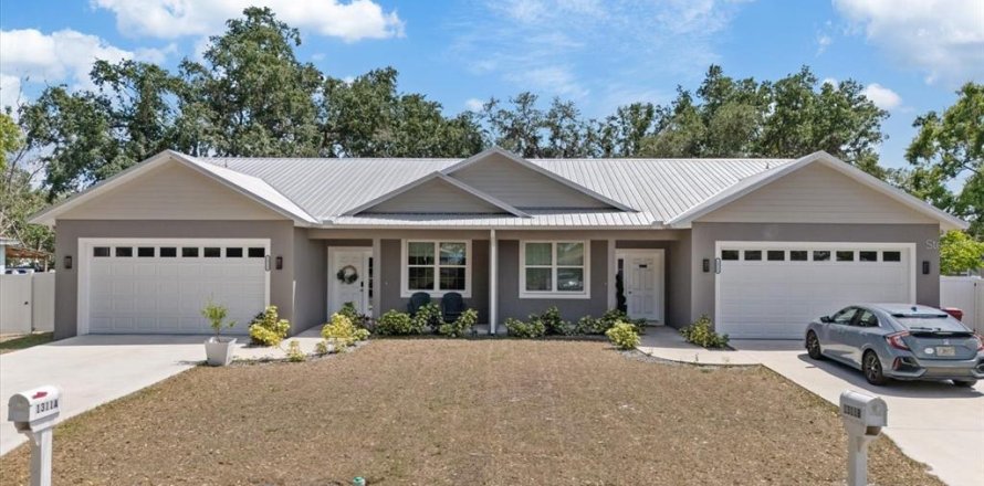 Propiedad comercial en Plant City, Florida 9 dormitorios, 297.29 m2 № 1649778