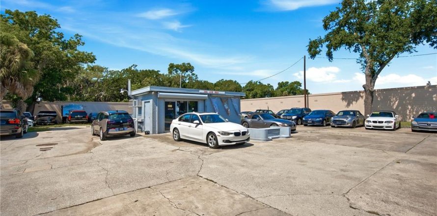Commercial property in Daytona Beach, Florida 28.99 sq.m. № 2384191